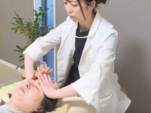 スウ(suu.)/【施術風景】顔・頭蓋骨矯正