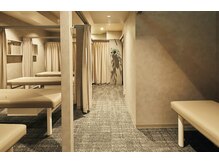 ReCORE（リコア）鍼灸接骨 心斎橋の雰囲気（きれいでおしゃれな店内で毎日の疲れをしっかり癒します♪）