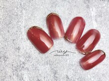 アイヴィー(IVY)/変形フレンチネイル