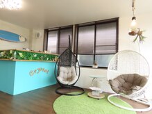 広く明るい、ゆったりとしたサロンで年齢を問わずお悩みを応援！