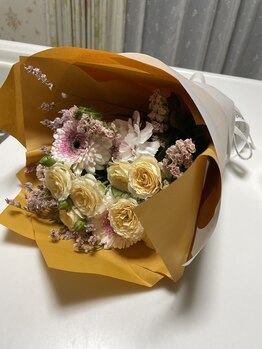 エムズ ラウンジ 上大岡店(M's Lounge)/改装1周年で頂いた素敵な花♪