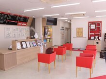 ほねつぎ 鶴ヶ島接骨院 鶴ヶ島はりきゅう院/広々とした待合室