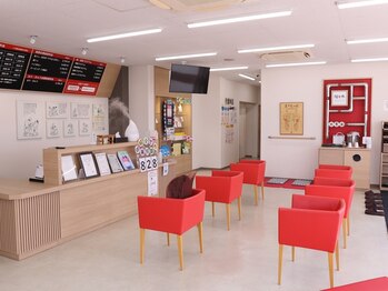 ほねつぎ 鶴ヶ島接骨院 鶴ヶ島はりきゅう院/広々とした待合室