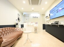 グレイティフル(Grateful)の雰囲気（店内は明るく清潔感あふれる広い空間。腸活ドリンク付き）