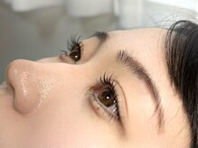 ヨイン(yoinyoin)/横顔まで綺麗なまつ毛へ