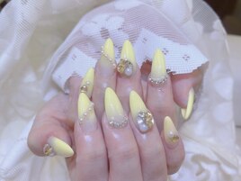 可愛いストーンネイル