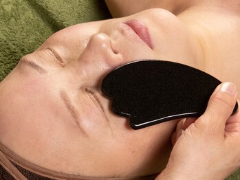 スマイル アップ/目元ギリギリまで施術可能