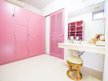 エヌ(N)/ロッカールーム