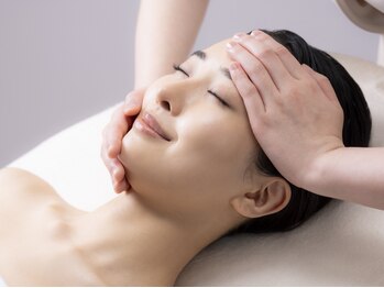 シーボン 国分寺店の写真/肌をいつくしむプロの手技◎7日間分の高保湿美容液を1度に使用する肌悩み別のスペシャルなケアタイムを