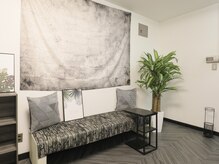 ケープラス(K Plus+)の雰囲気(お仕事帰りに気軽に通えるサロンとして平日の夜も営業しています)