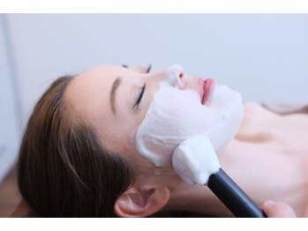 シェービング アンド エステ ローズマリー(Rosemary)の写真/プロによる本格シェービングでつるんと輝く肌へ☆お顔剃り美容法で透明感あふれる素肌を実感！