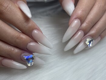 フェイン 表参道店(fein.)/白カラグラ