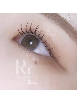 アールエル(RL)の写真/“高品質フラットラッシュ”でお客様の理想のお目元へ☆一人一人に合った施術で持ちの良さも◎