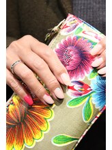 キダチ(Kidati)/変形黒フレンチ個性派ネイル