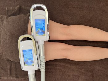 エクシア(EXCIA)/脂肪冷却の施術シーン3