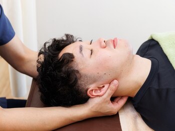 アイケア整骨院 新検見川(i-care整骨院)の写真/【国家資格保有者が施術】試しやすい初回クーポン多数★全身に繋がる首肩周りを熟練の手技でもみほぐし！