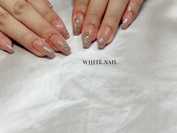 ホワイトネイル(WHITE NAIL)/持ち込み/ラメグラ/蝶/パラ