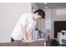 岡崎北ハピネス接骨院/腰痛の施術風景