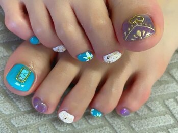 キルカスネイル(kirkas nail)の写真/【サンダル映えする足元に！】ネイリスト増員のためハンドネイルとの同時施術も可能◎足元からお洒落を♪