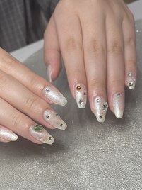 宝石ネイル