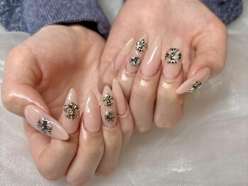 トゥインクル アンド コー(Twinkle&Co.)の写真/検定一級・上級資格もちスタッフ在籍♪丁寧×高技術で納得のいく仕上り◎どの角度から見ても美しい指先に☆