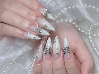 Eli Nails 新宿【エリネイルズ】《長さだし専門店/つけ放題/持ち込み/スカルプ》/リボン、キラキラ