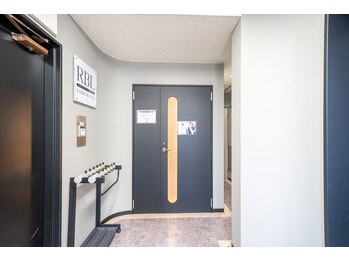 RBL 横浜店/店内入口