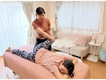 眠るひつじと深呼吸の雰囲気（大人気の整体と足つぼのコースで全身ととのう♪）