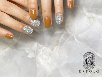 エアフォルク 銀座(ERFOLG)/水色×キャメルで秋ネイル♪