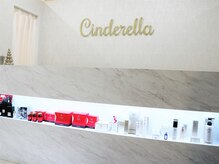 シンデレラ 梅田店(Cinderella)の雰囲気（綺麗なカウンターからとびきりの笑顔でお待ちしております♪）