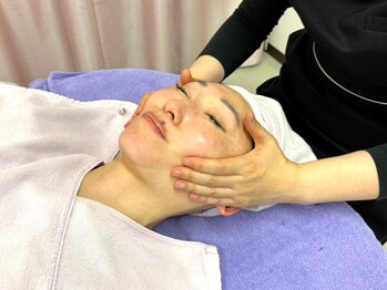 アールスリーサロン 西心斎橋店(R-III salon)の写真/【経路小顔矯正+首肩こりケア(ヘッド付)75分¥7700】歴20年超スペシャリスト在籍★セラピストも通う実力店!