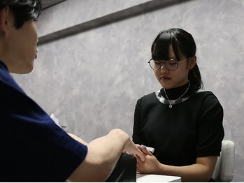 眉毛男子 新宿店の写真/同時施術で時短キレイ♪高技術で、仕上がりも大満足☆新宿駅近なのでお仕事帰りにもおすすめ◎