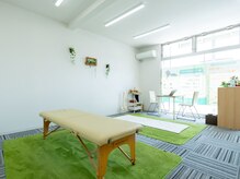 心整体院 あびこ院の雰囲気（明るい清潔感のある空間でゆったりと施術を受けられます。）