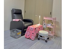スアネイルサロン 四日市(SuA Nail Salon)の雰囲気（フット用リクライニングチェア非対面施術台）