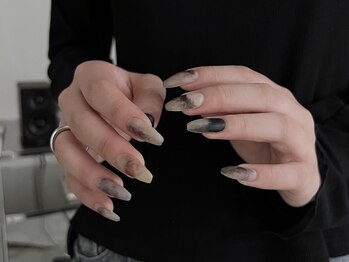 ザート ネイルアンドアイ アトリエ(ZAT nail&eye atelier)の写真/【半個室の落ち着く空間】おしゃれなニュアンスネイルなら当店へ♪技術力のあるスタッフが理想を形に◎
