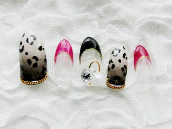ネイリシャス(NAILICIOUS)/クールなレオパードネイル