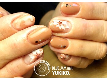 ブルージャムネイル(BLUE.JAM.nail)/大人エレガントなお花ネイル