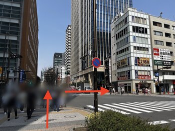 <ガチガチ筋肉×強烈肩コリ> 電気を使った揉みほぐし リラクネオ 秋葉原店/<アクセス4>1つ目の交差点