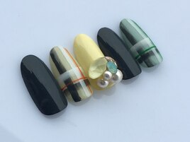 チェック柄も指先に取り入れて！