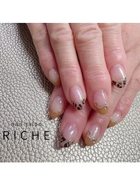 アニマル柄フレンチネイル