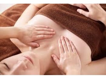 ウェルビ(wellbe)の写真/光フェイシャル付きで叶える、ふんわり上向き美バストと輝く美肌へ