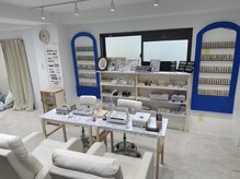 T＆D nail salon 池袋【パラジェル/持ち込み/長さ出し/スカルプ/ワンホンネイル】の雰囲気（広く清潔な店内でお待ちしております♪）
