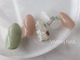 フラワーネイル　くすみグリーン