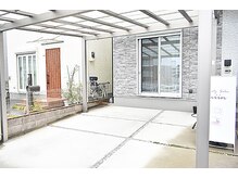 ミーン(miin)/店舗前の駐車場をご利用ください