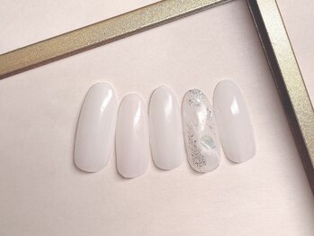 ベアトリーチェ 新宿西口(Beatrice)/ホワイトシェルネイル ¥6800