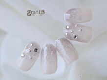 グラティフィー(gratify)/フラッシュ×白フレンチネイル