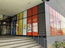 カラダファクトリー イオンモール松本店の雰囲気(【JR松本駅お城口(東口) バス約8分】オレンジのロゴが目印★)