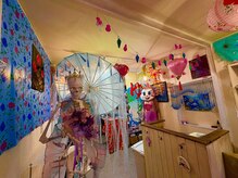 念ネイルの雰囲気(高円寺に来るときの楽しみの一つ。1階は雑貨「桃源郷」)