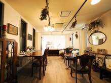 サロン アイル 尼崎店(salon air)/【店内】併設のcafeスペース