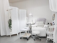 ネイル ビジュー(NAIL BIJOU)の雰囲気（ゆったりくつろぎながら施術を受けられる同時施術チェア）